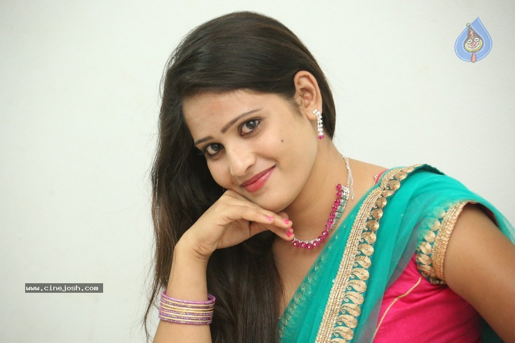 Anusha New Stills - 41 / 184 photos