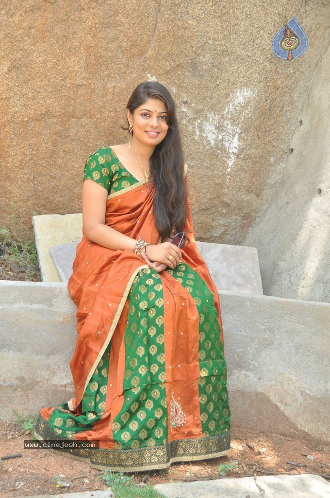 Anusha Stills - 5 / 38 photos