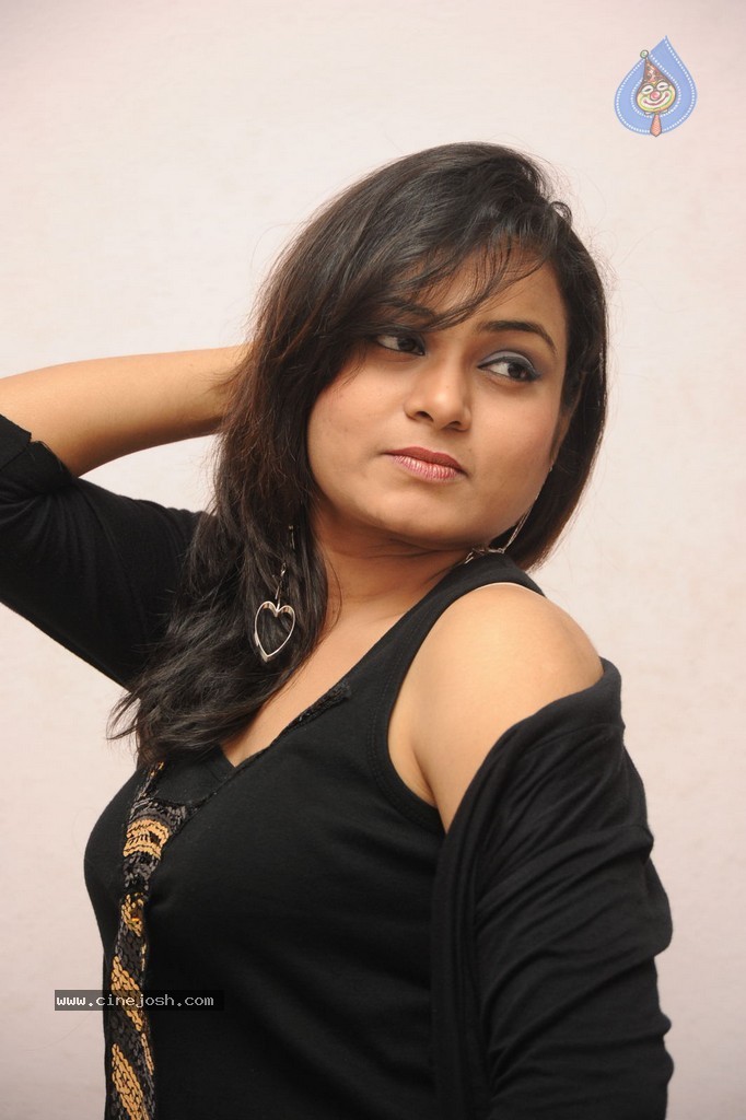 Anusha Stills - 41 / 76 photos