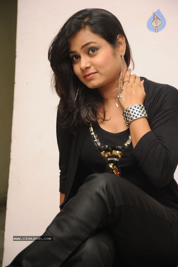 Anusha Stills - 65 / 76 photos