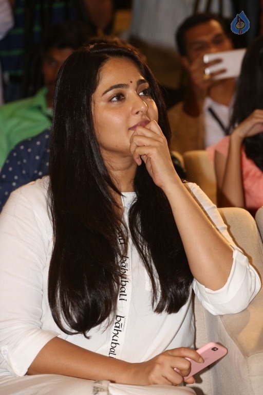 Anushka at Baahubali Press Meet - 27 / 42 photos