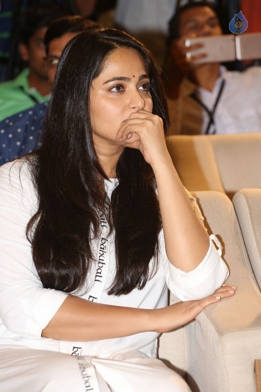 Anushka at Baahubali Press Meet - 31 / 42 photos