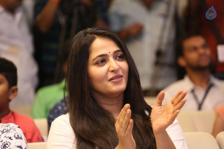 Anushka at Baahubali Press Meet - 37 / 42 photos
