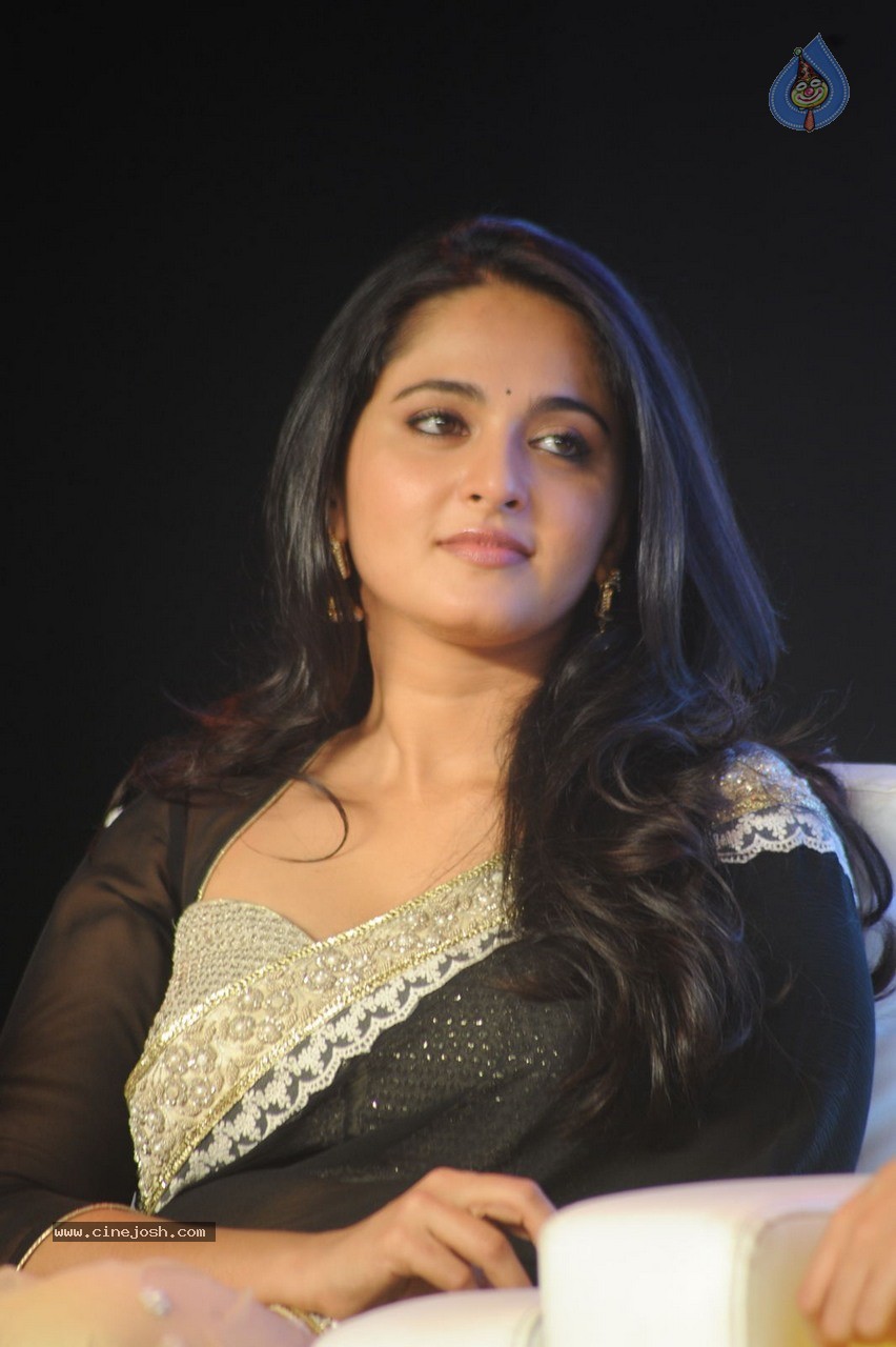 Anushka at Lingaa Audio SM - 34 / 45 photos