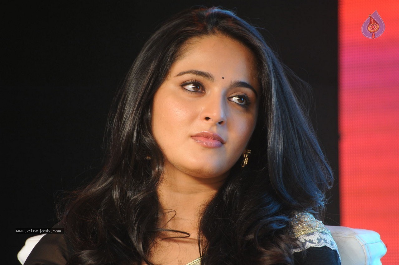 Anushka at Lingaa Audio SM - 35 / 45 photos