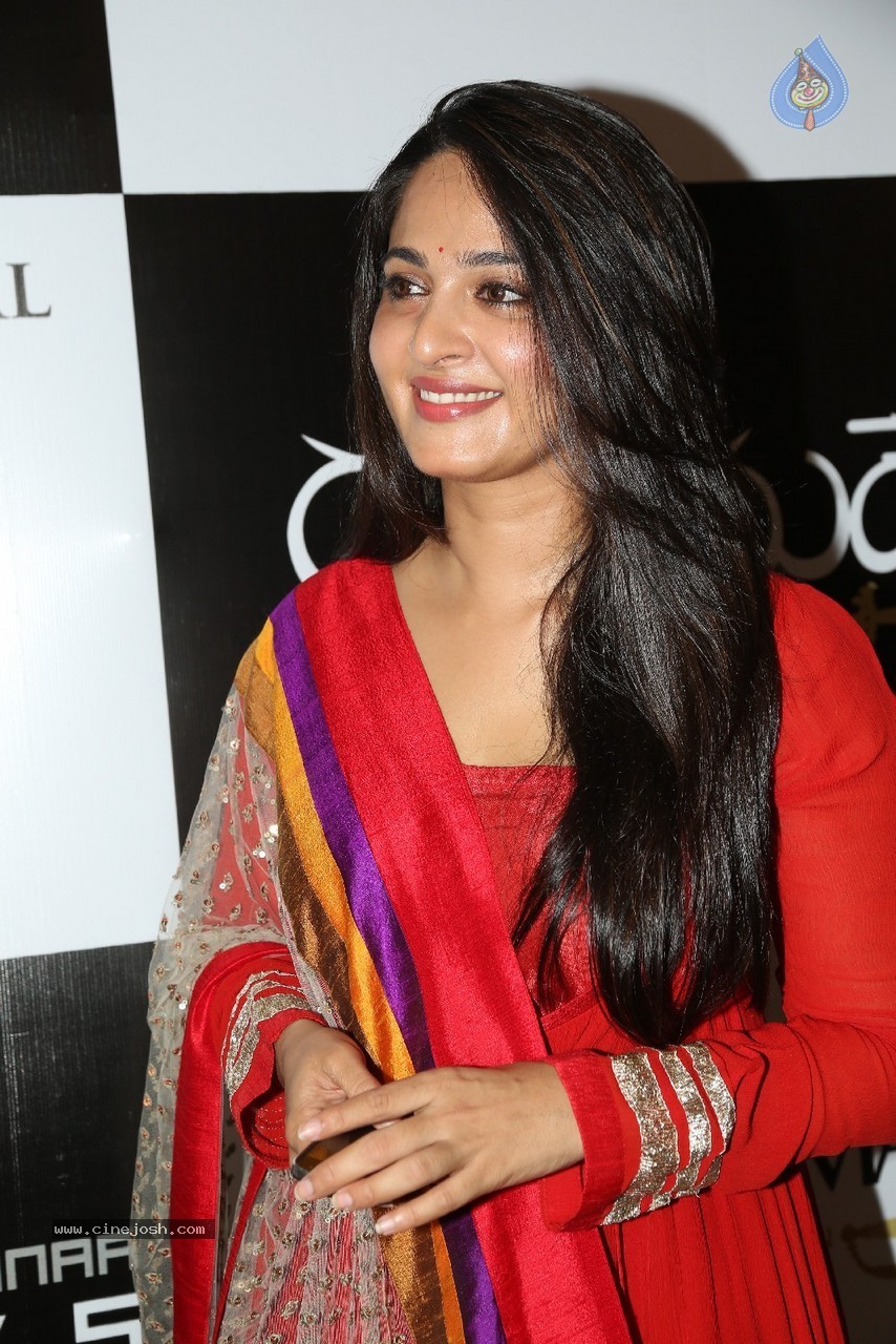 Anushka at Rudramadevi Trailer Launch - 15 / 64 photos
