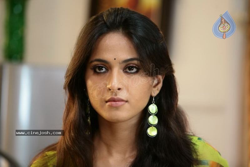 Anushka Gallery - 13 / 32 photos
