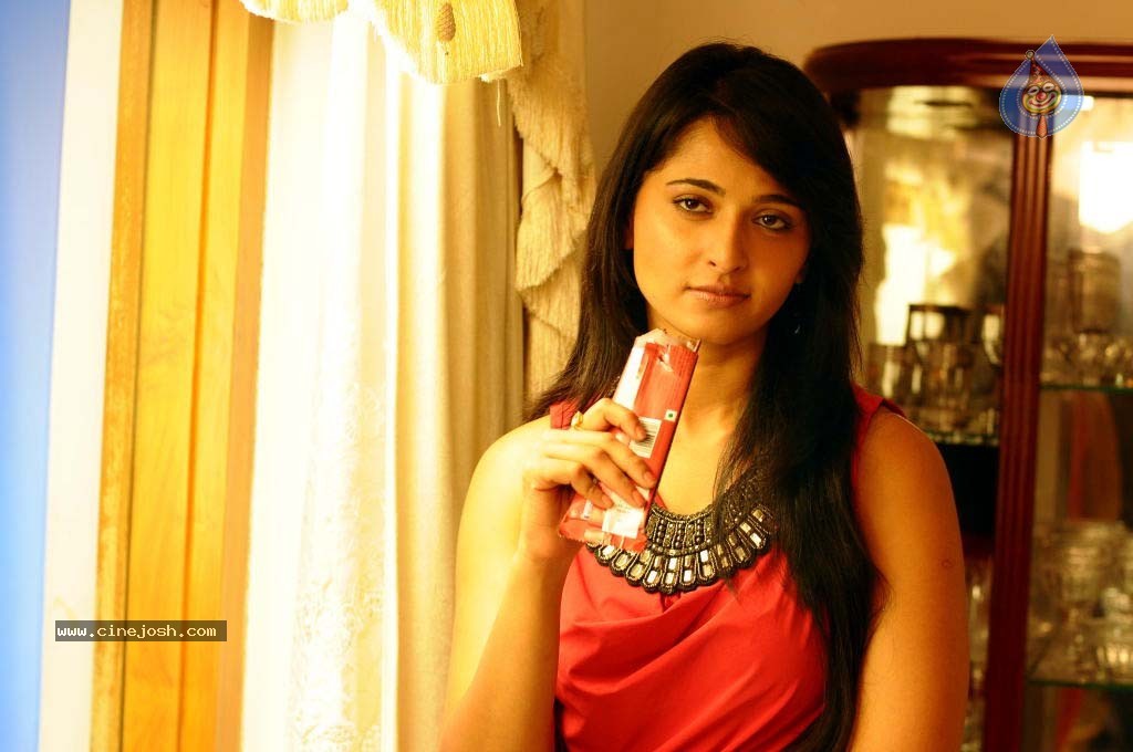 Anushka High Resolution Stills - 17 / 99 photos