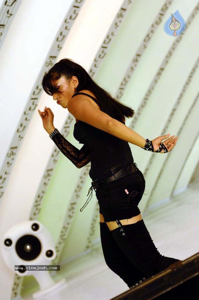 Anushka High Resolution Stills - 31 / 99 photos