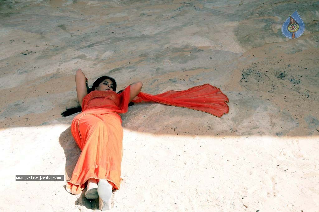 Anushka High Resolution Stills - 34 / 99 photos
