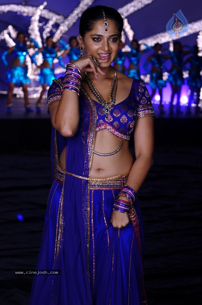 Anushka Latest Hot Stills - 44 / 54 photos
