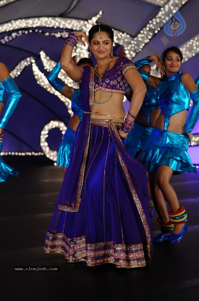 Anushka Latest Hot Stills - 45 / 54 photos