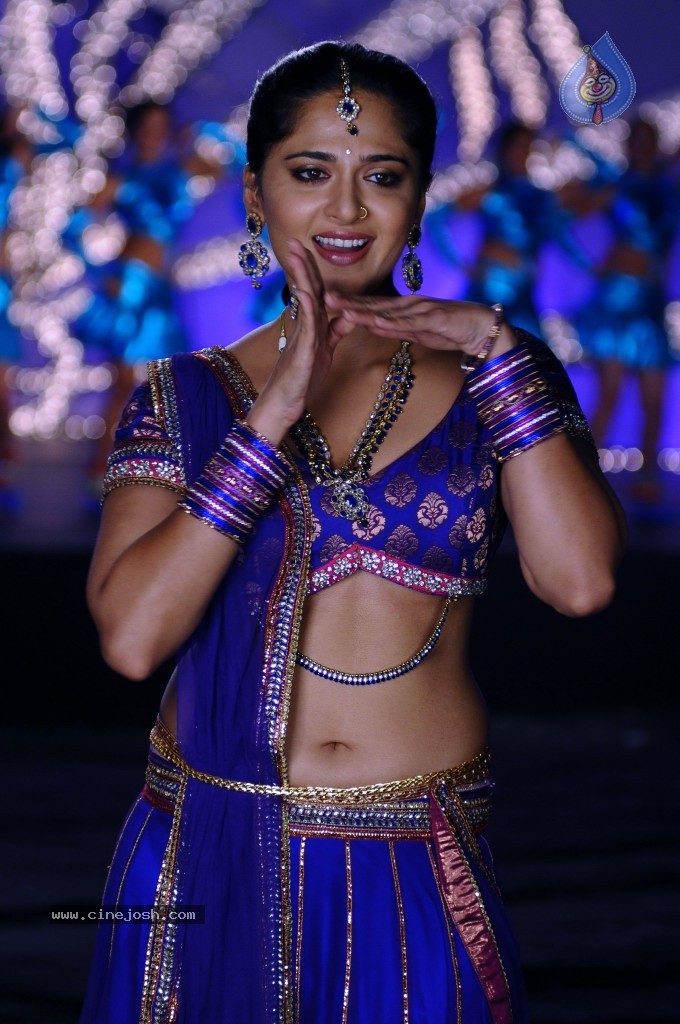 Anushka Latest Hot Stills - 48 / 54 photos
