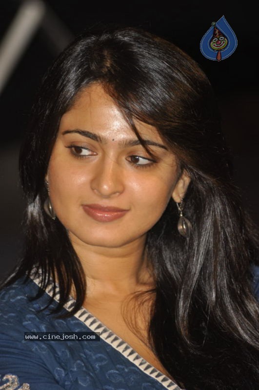 Anushka Latest Stills - 26 / 62 photos
