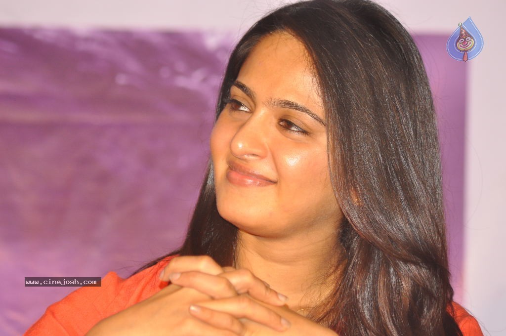 Anushka New Images - 40 / 50 photos