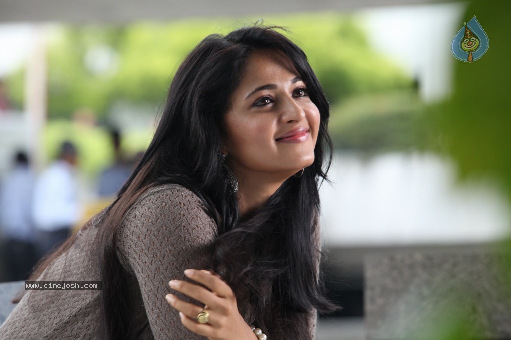 Anushka New Photos - 2 / 22 photos