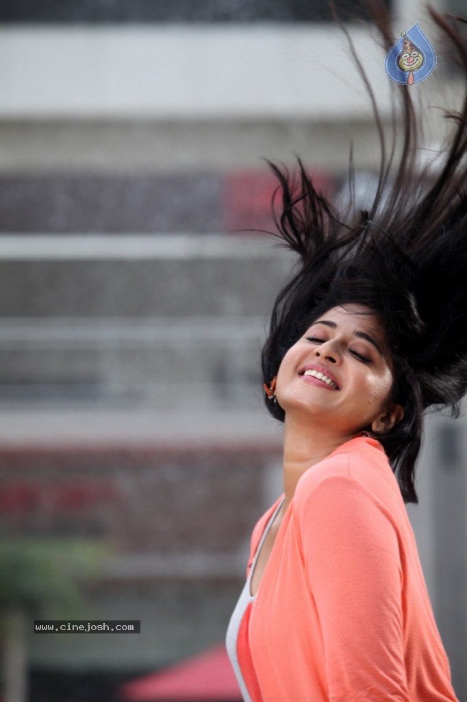 Anushka New Photos - 19 / 22 photos