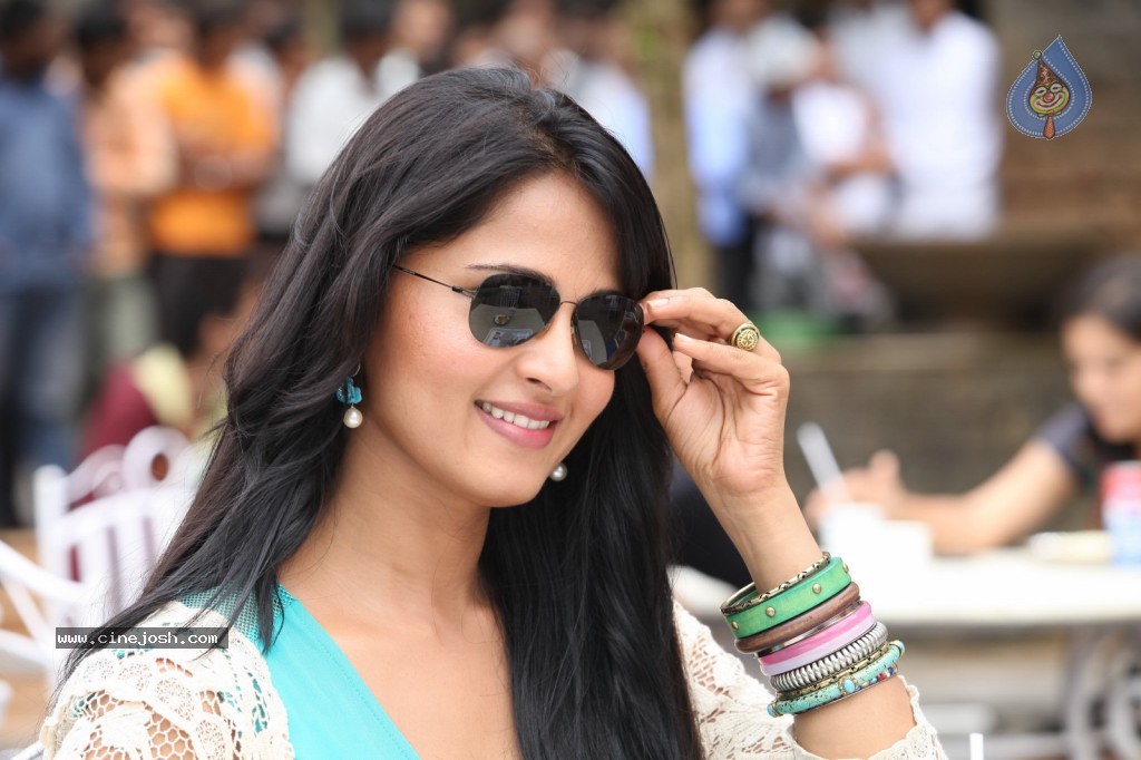 Anushka New Photos - 20 / 22 photos