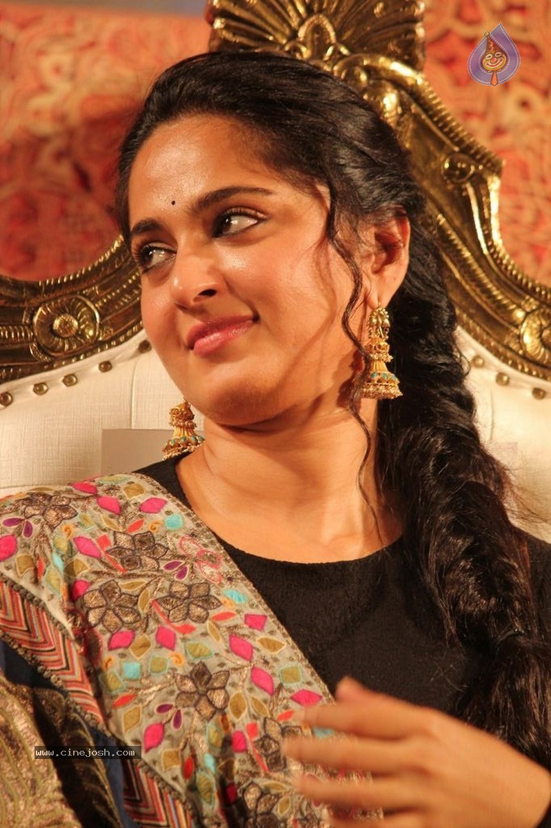 Anushka New Pics - 11 / 24 photos