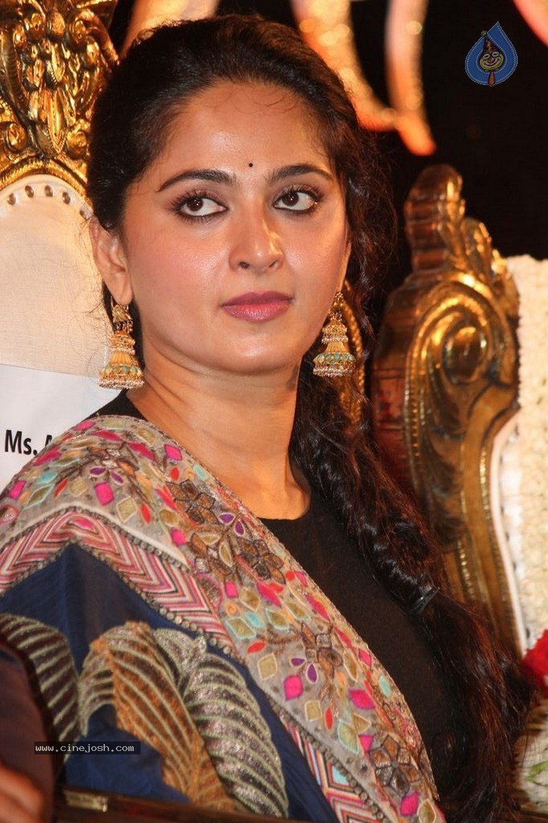 Anushka New Pics - 16 / 24 photos