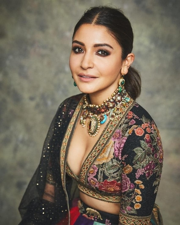 Anushka Sharma Stills - 4 / 16 photos
