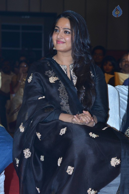 Anushka Shetty Images - 19 / 22 photos