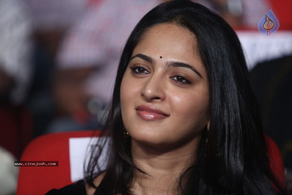 Anushka Stills - 12 / 109 photos