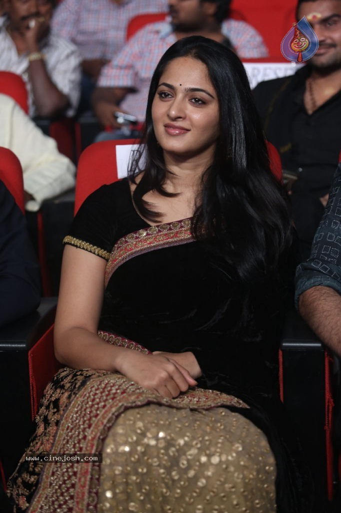 Anushka Stills - 22 / 109 photos