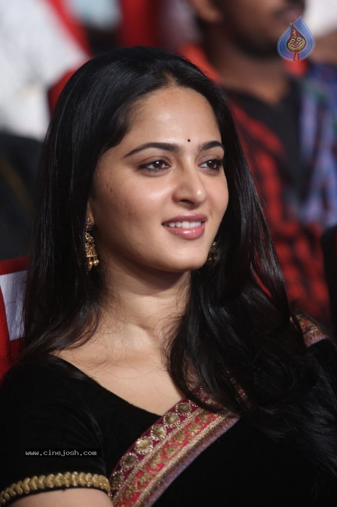 Anushka Stills - 26 / 109 photos