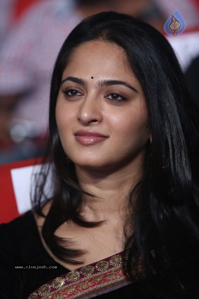 Anushka Stills - 28 / 109 photos