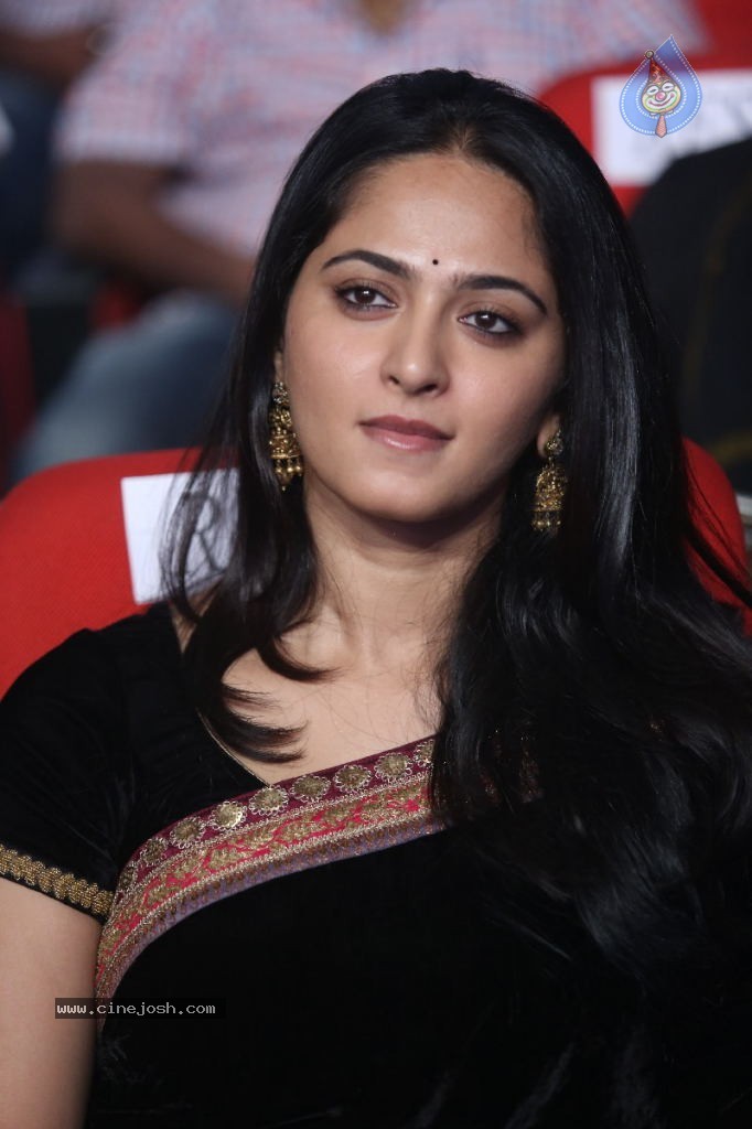 Anushka Stills - 41 / 109 photos