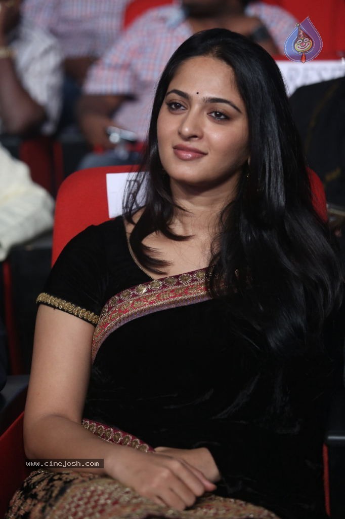 Anushka Stills - 50 / 109 photos