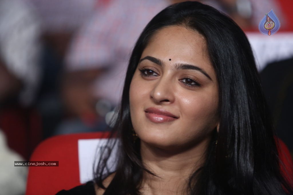 Anushka Stills - 62 / 109 photos