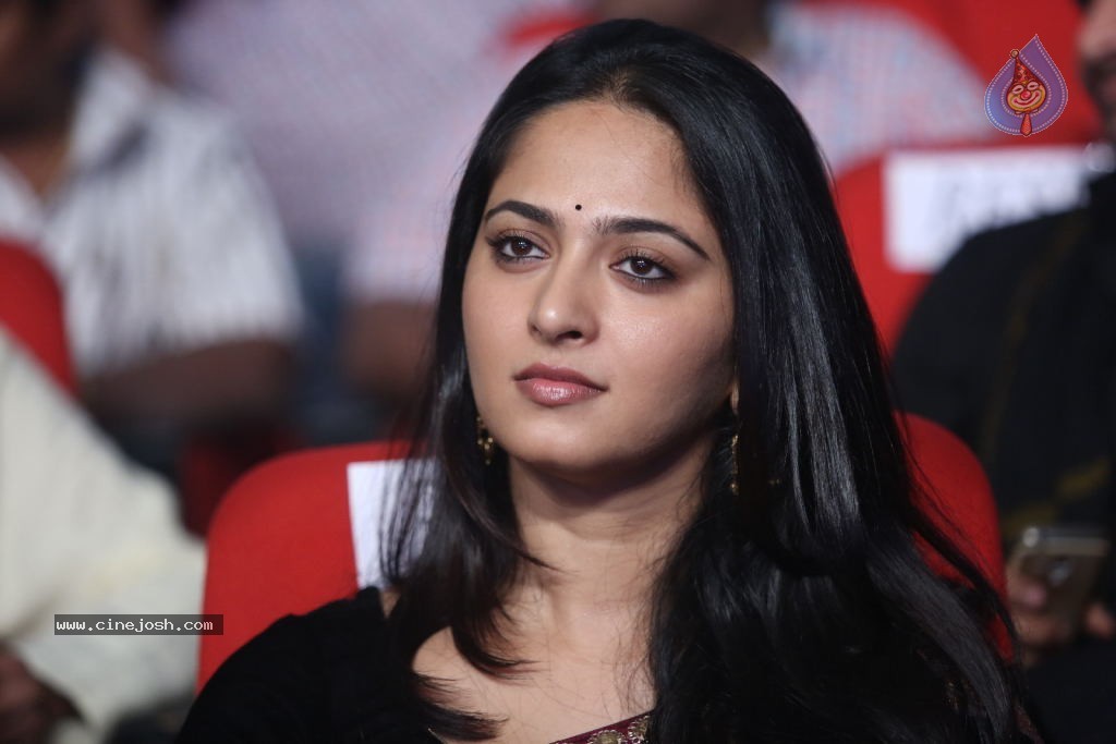 Anushka Stills - 71 / 109 photos