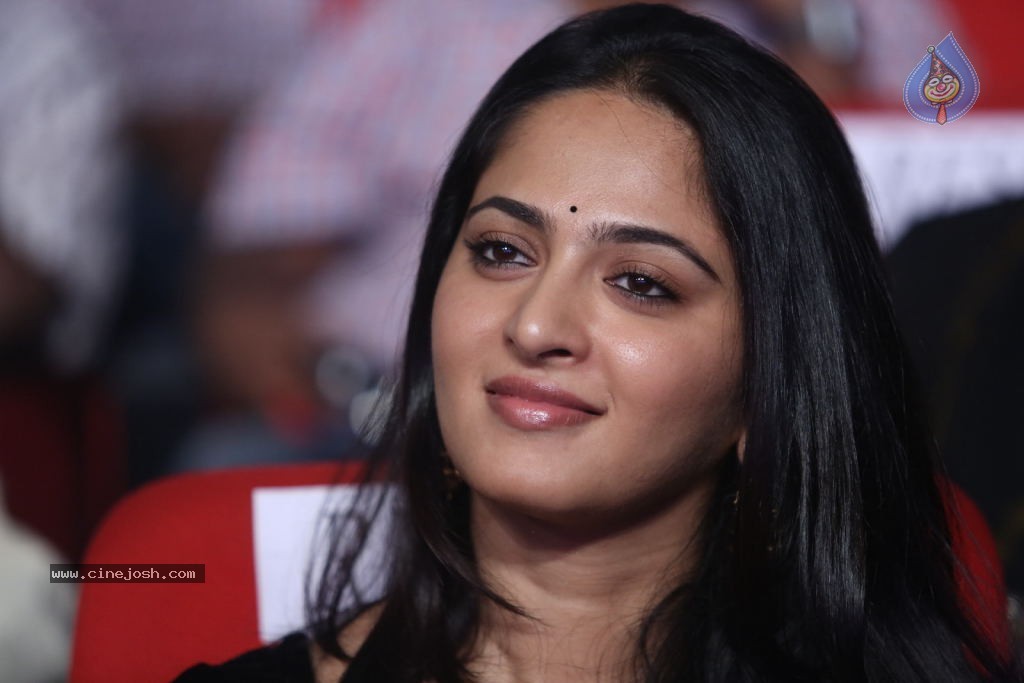 Anushka Stills - 73 / 109 photos