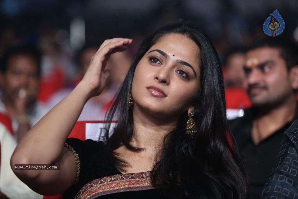 Anushka Stills - 75 / 109 photos