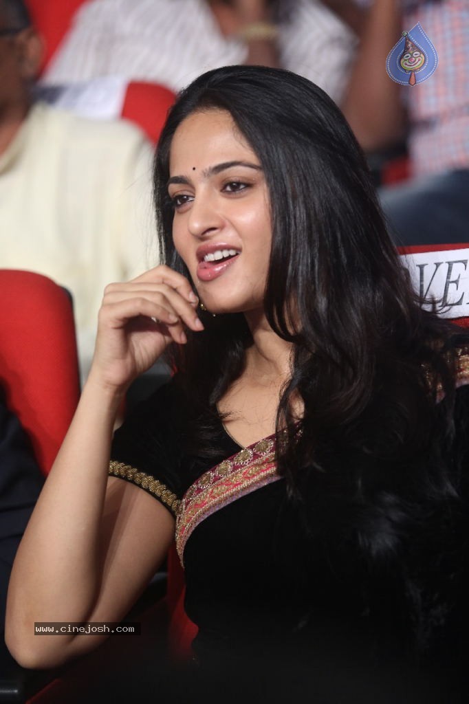 Anushka Stills - 84 / 109 photos