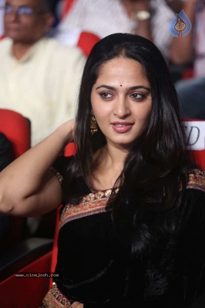 Anushka Stills - 91 / 109 photos