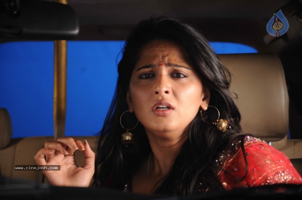 Anushka Stills in Dhamarukam - 13 / 36 photos