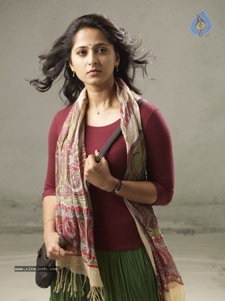 Anushka Stills in Nanna Movie - 9 / 25 photos