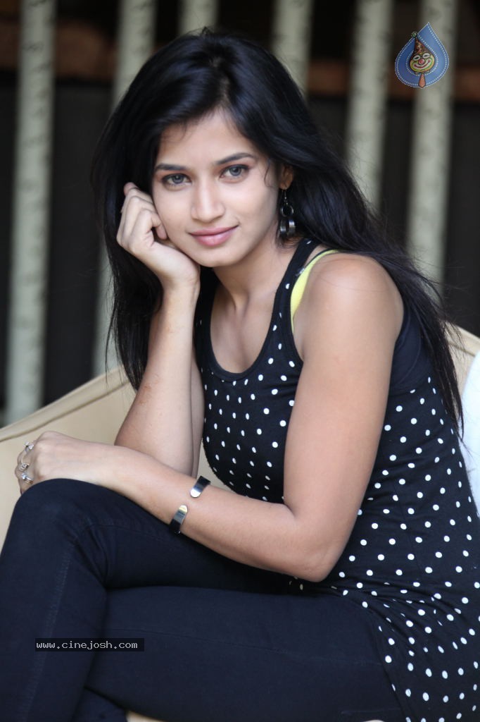 Anvika New Stills - 20 / 119 photos