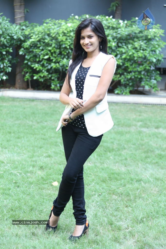 Anvika New Stills - 23 / 119 photos