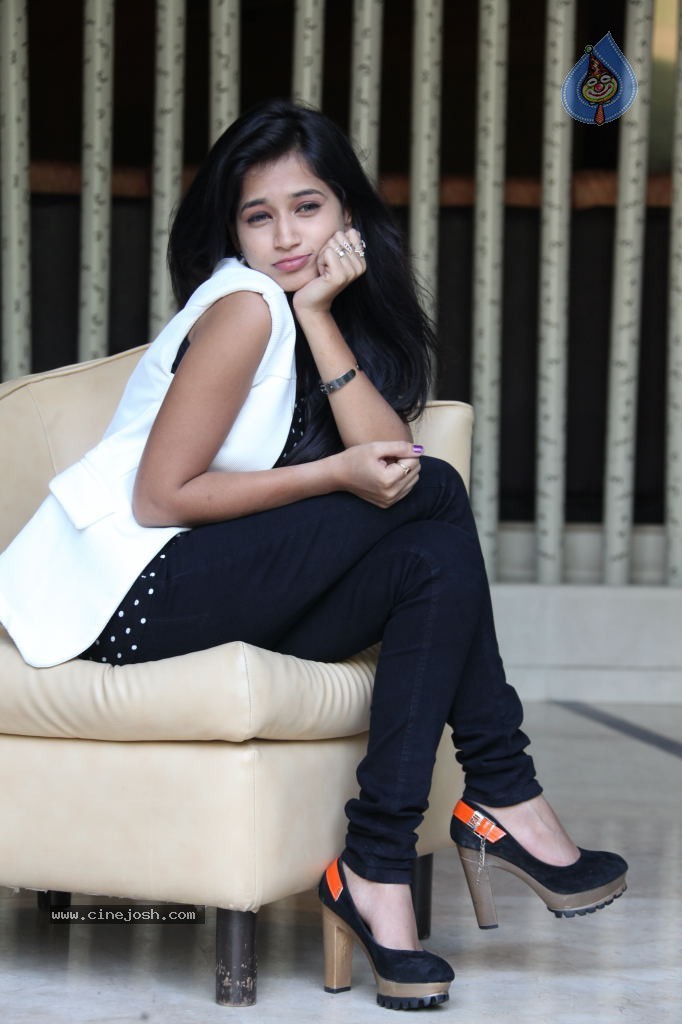 Anvika New Stills - 50 / 119 photos