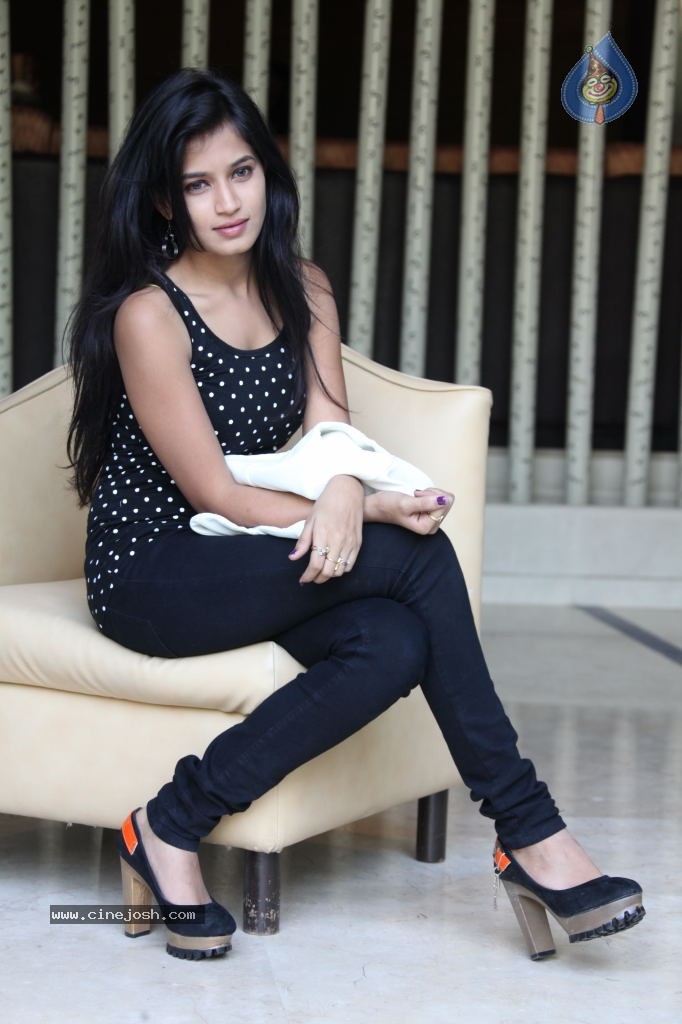 Anvika New Stills - 60 / 119 photos