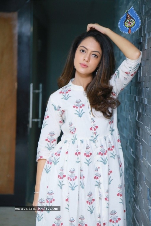Anya Singh Interview Photos - 13 / 21 photos