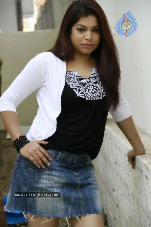 Aparna Hot Stills - 19 / 52 photos