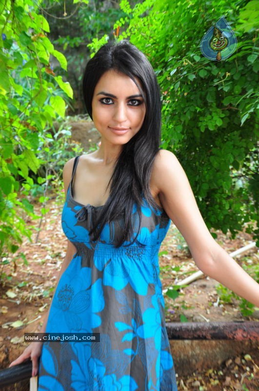 Aparna Sharma Hot Stills - 21 / 167 photos