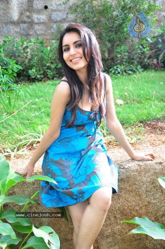 Aparna Sharma Hot Stills - 145 / 167 photos