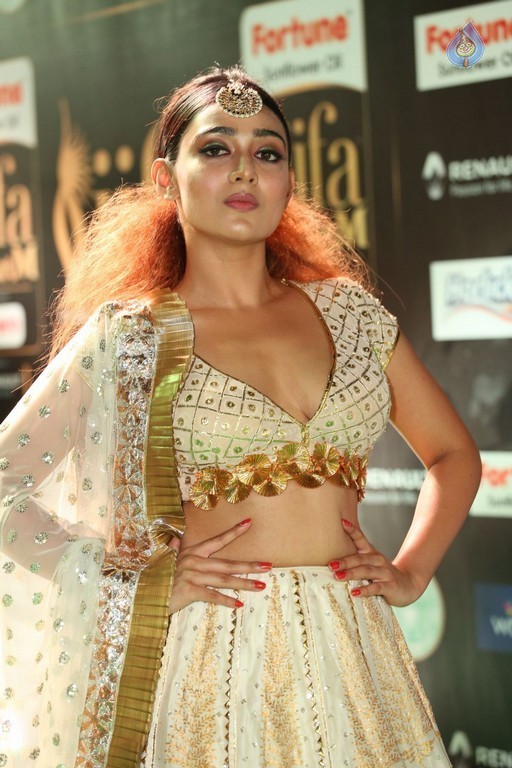 Apoorva at IIFA 2017 - 30 / 42 photos