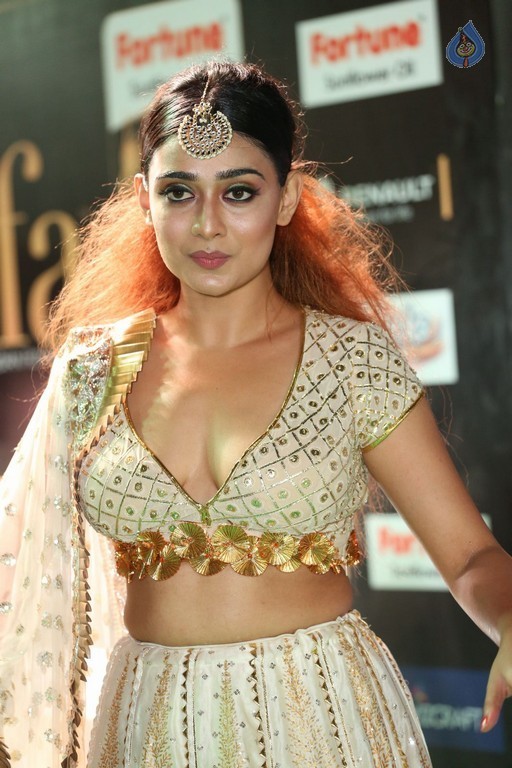 Apoorva at IIFA 2017 - 35 / 42 photos